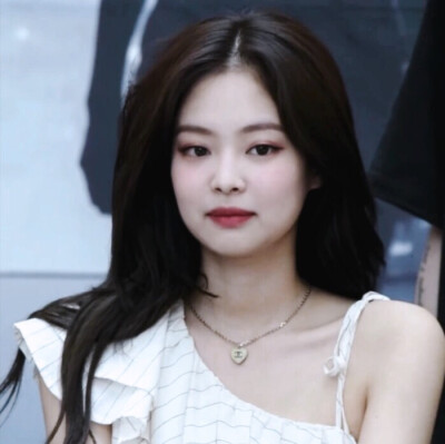 ｜Jennie｜
c r . 顾 依 甜
原 截 郑 安 语