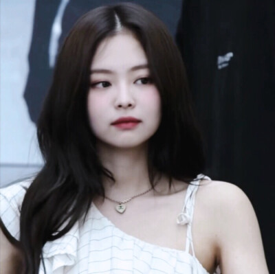 ｜Jennie｜
c r . 顾 依 甜
原 截 郑 安 语