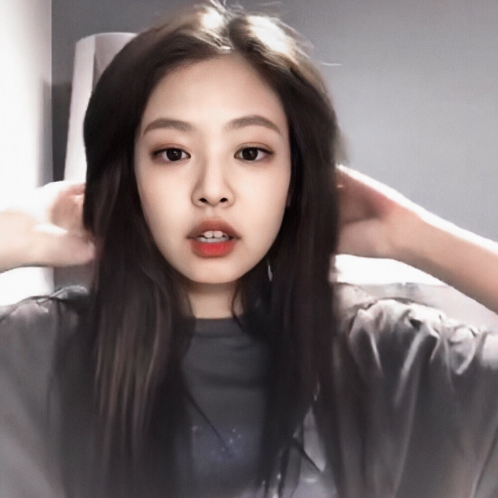 ｜Jennie｜
＇妮 妮
c r . 顾 依 甜
原 截 wb@一个截图博