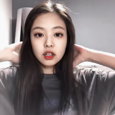 ｜Jennie｜
＇妮 妮
c r . 顾 依 甜
原 截 wb@一个截图博