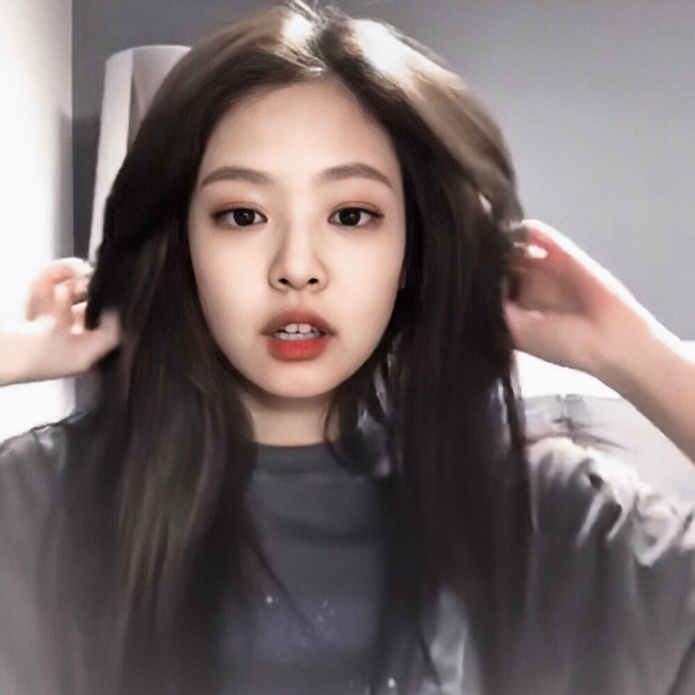 ｜Jennie｜
＇妮 妮
c r . 顾 依 甜
原 截 wb@一个截图博