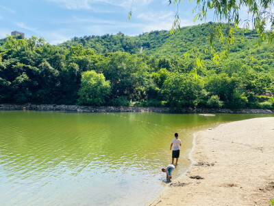 青山绿水，山河无恙