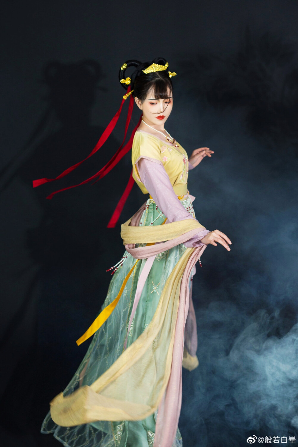 蛾儿雪柳黄金缕,笑语盈盈暗香去