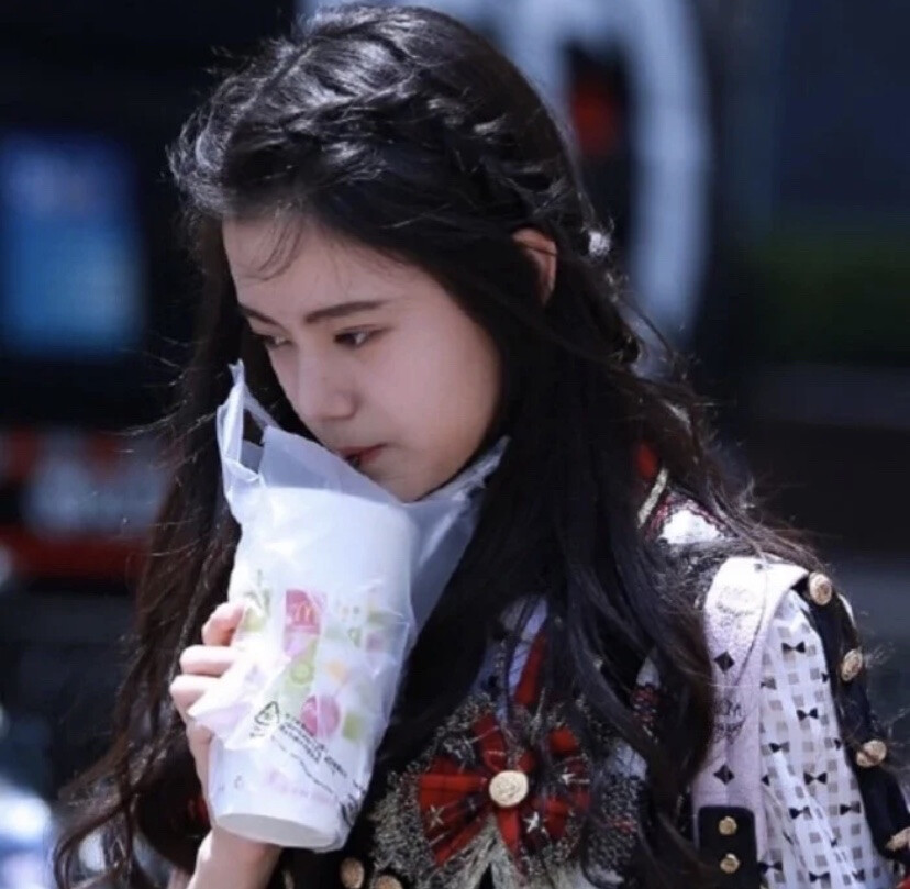 每个人的活法都不一样，只要你开心一切都值得