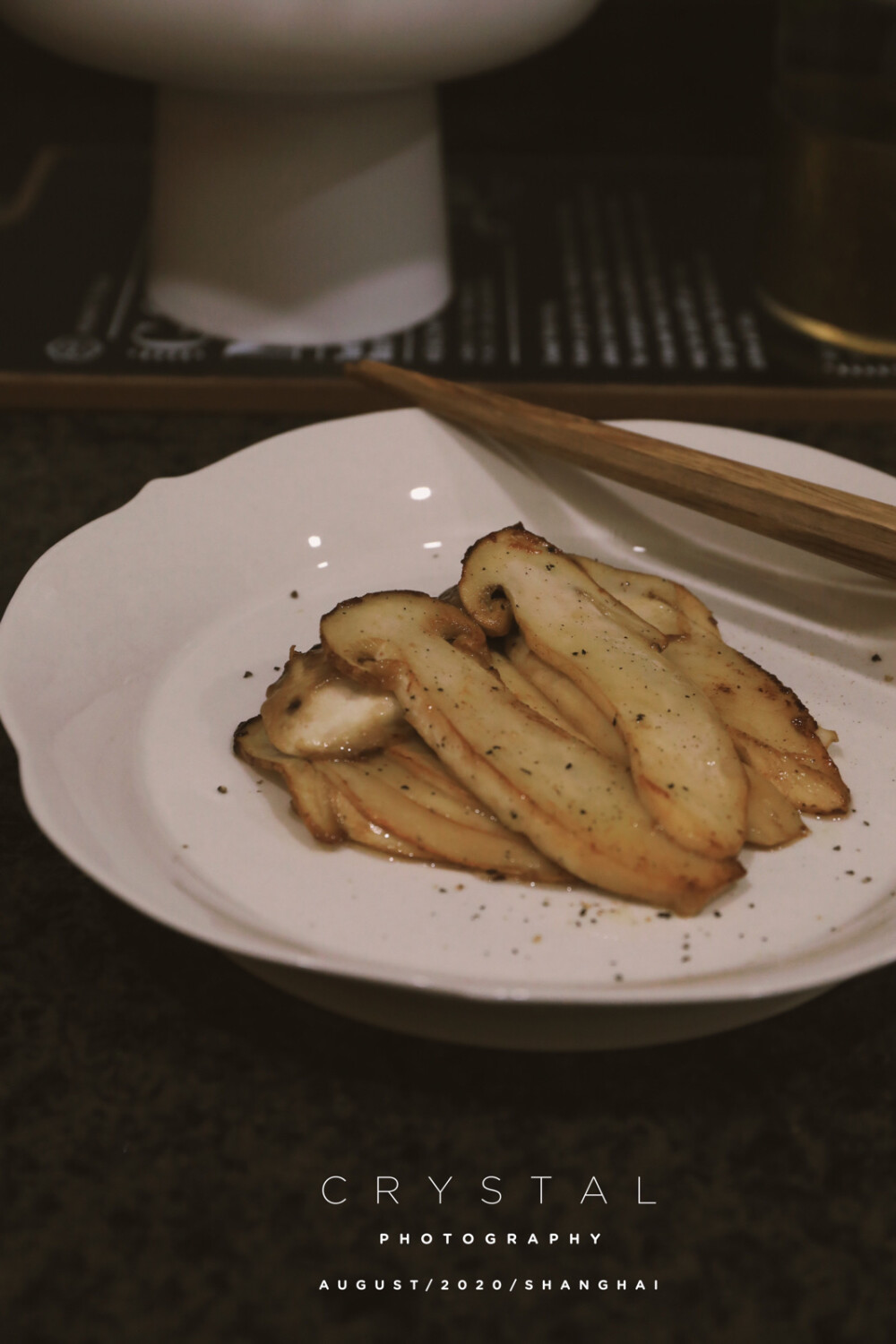 晚上给孩子加个餐[调皮]
松茸炖蛋！
孩子边吃边竖大拇指
实在太香啦人间美味[偷笑]
自己也是没忍住，
黄油煎了个松茸～