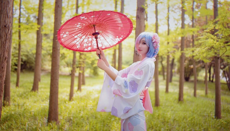 “夏天到了，要和雷姆一起去看烟花吗？”
coser：大黄
摄影：菜鸡
后期：大黄
后勤：好多好多亲友