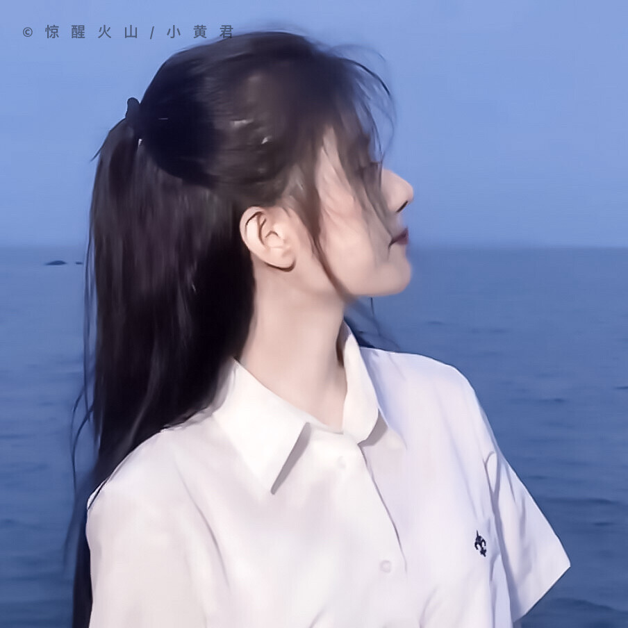 
‘’夏 末 看 海
/小黄君