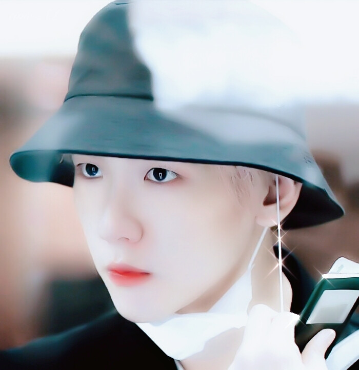 ·面对你如此炙热的情感，我会选择逃走。
边伯贤/乌灼华
原截 词庸