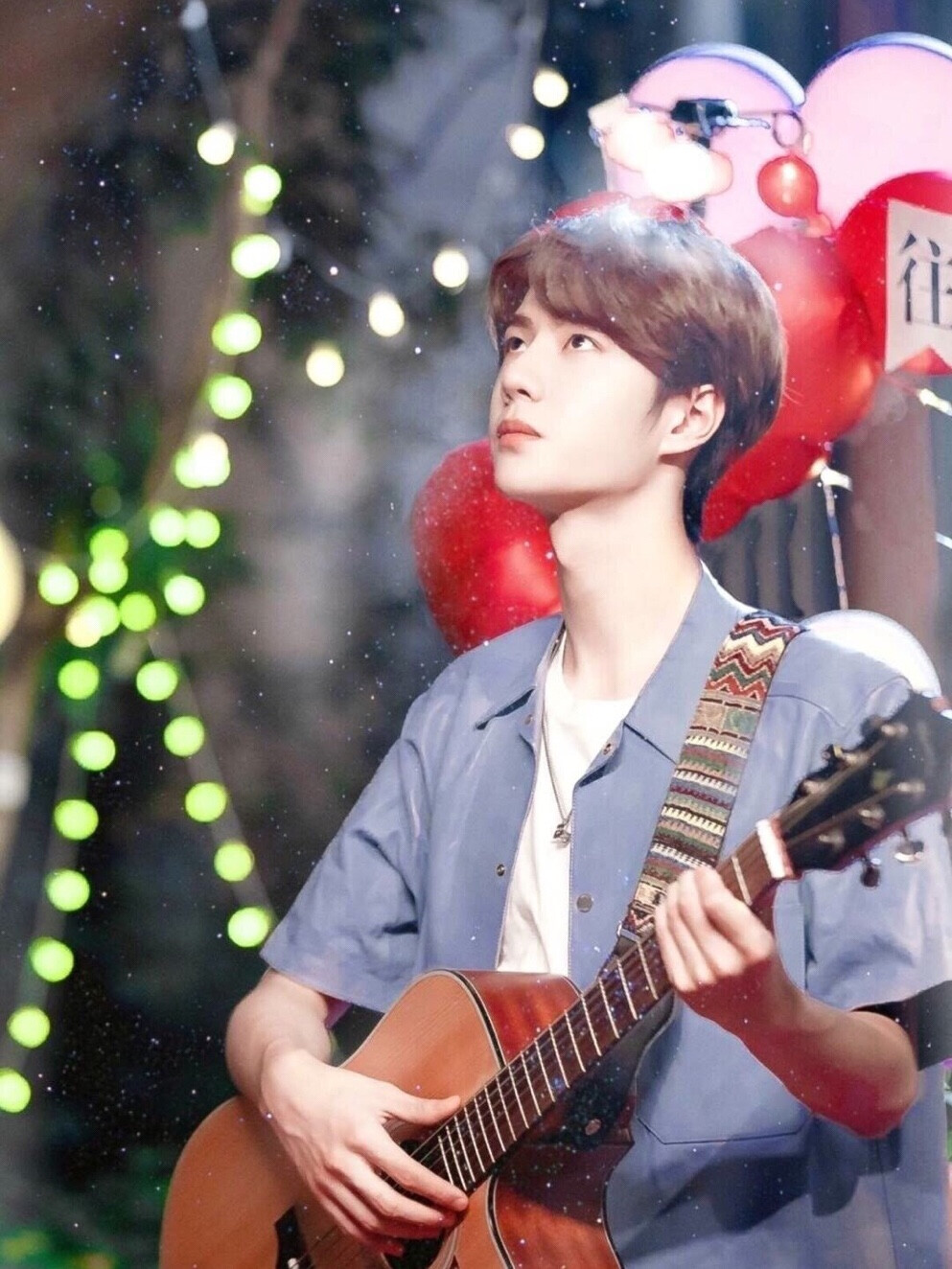 我爱你就像风走了千万里，不问归期
就像云飘了几万里，不曾歇息