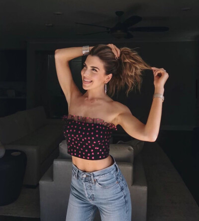 BY爱喝可乐的古娜小姐