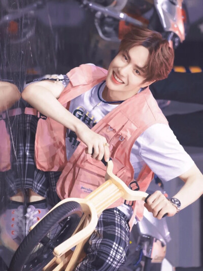 #王一博#优秀的他，带出的优秀的粉丝。温柔的他，理性收到保护和支持！这是他努力获得的。希望他一直开心，不要受到伤害。
祝王那个博生日快乐呀！！！