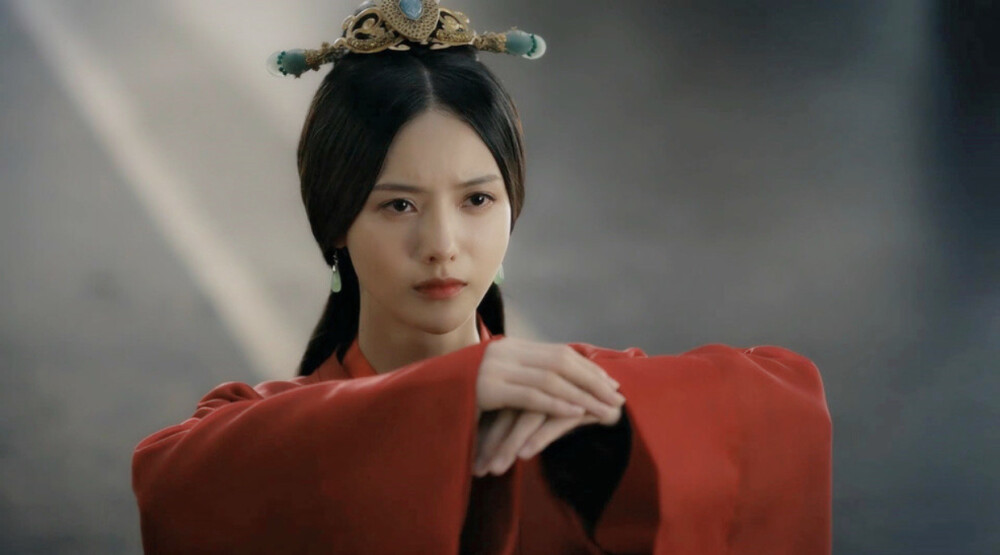 翅深栖金粉贪芳更度银塘