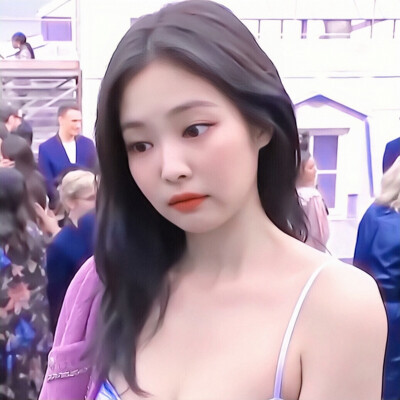 ｜Jennie｜
＇万物皆有裂痕 那是光照进来的地方
c r . 顾 依 甜 原 江 纪 然