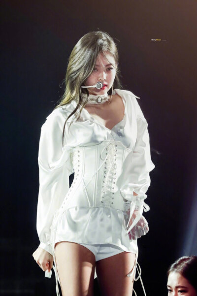 Jennie 人间香奈儿