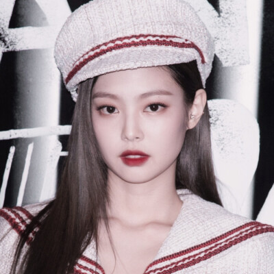 Jennie 人间香奈儿