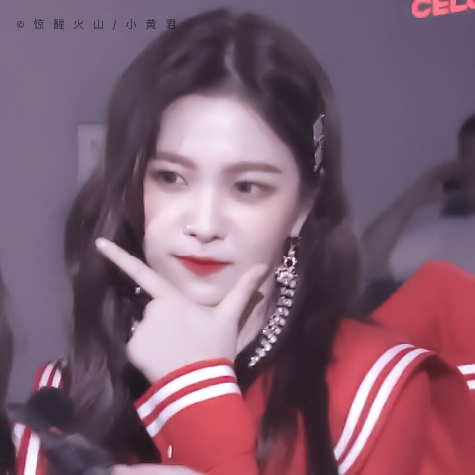 irene / yeri
cr小黄君