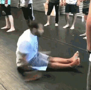 沙雕表情包  GIF动图  翻出天际了