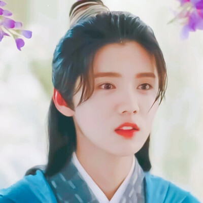 “春天黎明很美，逐渐发白的山头，天色微明，紫红色的彩云变得纤细，长拖拖的横卧苍空.”
自调鹿晗素材≮3×3≯
原图cr刿溧贤