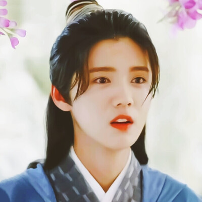 “春天黎明很美，逐渐发白的山头，天色微明，紫红色的彩云变得纤细，长拖拖的横卧苍空.”
自调鹿晗素材≮3×3≯
原图cr刿溧贤