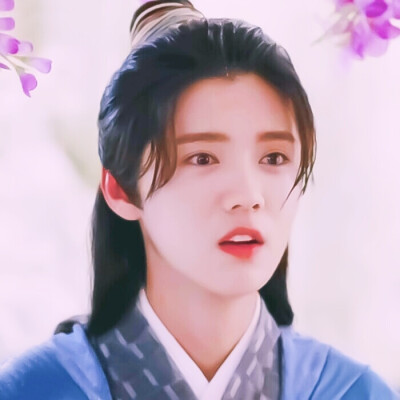 “春天黎明很美，逐渐发白的山头，天色微明，紫红色的彩云变得纤细，长拖拖的横卧苍空.”
自调鹿晗素材≮3×3≯
原图cr刿溧贤