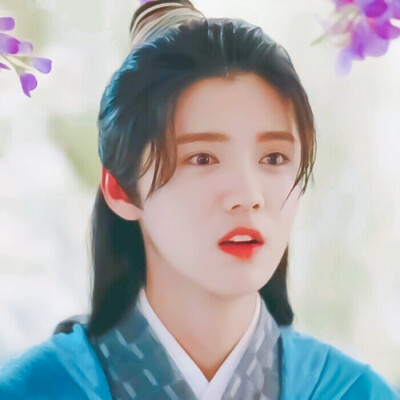 “春天黎明很美，逐渐发白的山头，天色微明，紫红色的彩云变得纤细，长拖拖的横卧苍空.”
自调鹿晗素材≮3×3≯
原图cr刿溧贤