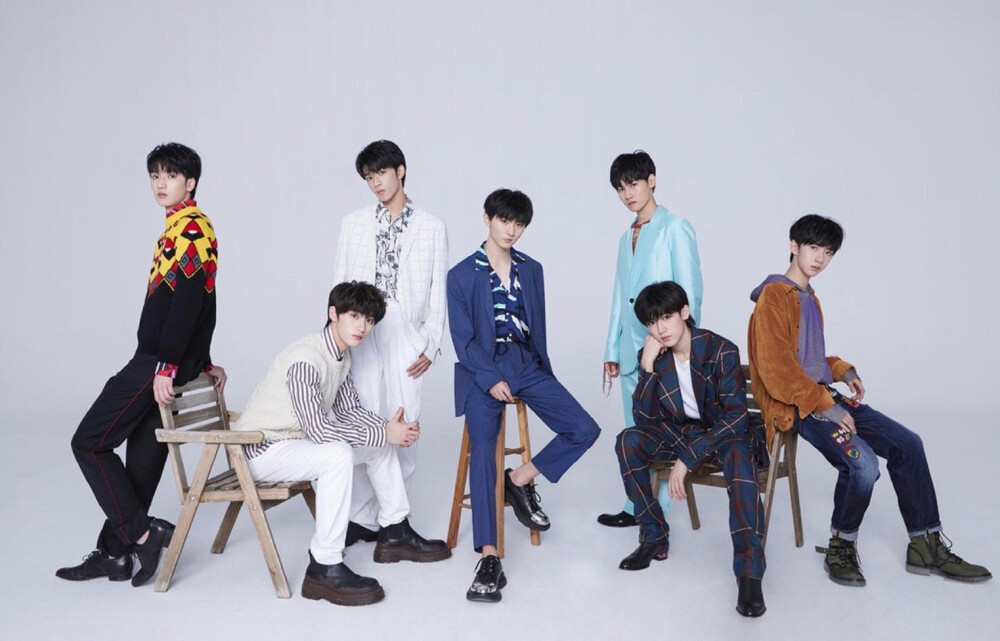 tnt时代少年团抱图吱一声谢谢哟