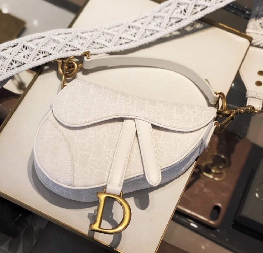 ⌫⌫⌫ 一条复古肩带搭配出不同风格 ✿