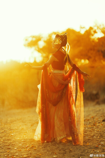 『灼华录•兮子』