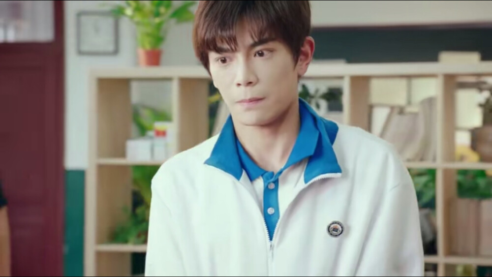 八分钟的温暖 迷上小丁以后看的一部剧 看完以后真的想要一个贺新凉
谁的青春不迷茫，直到遇到贺新凉