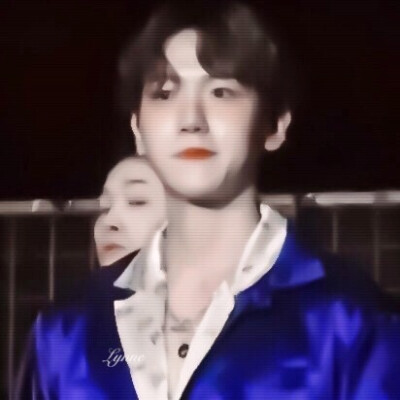 “让我看看
是谁来了。”
Lynne.