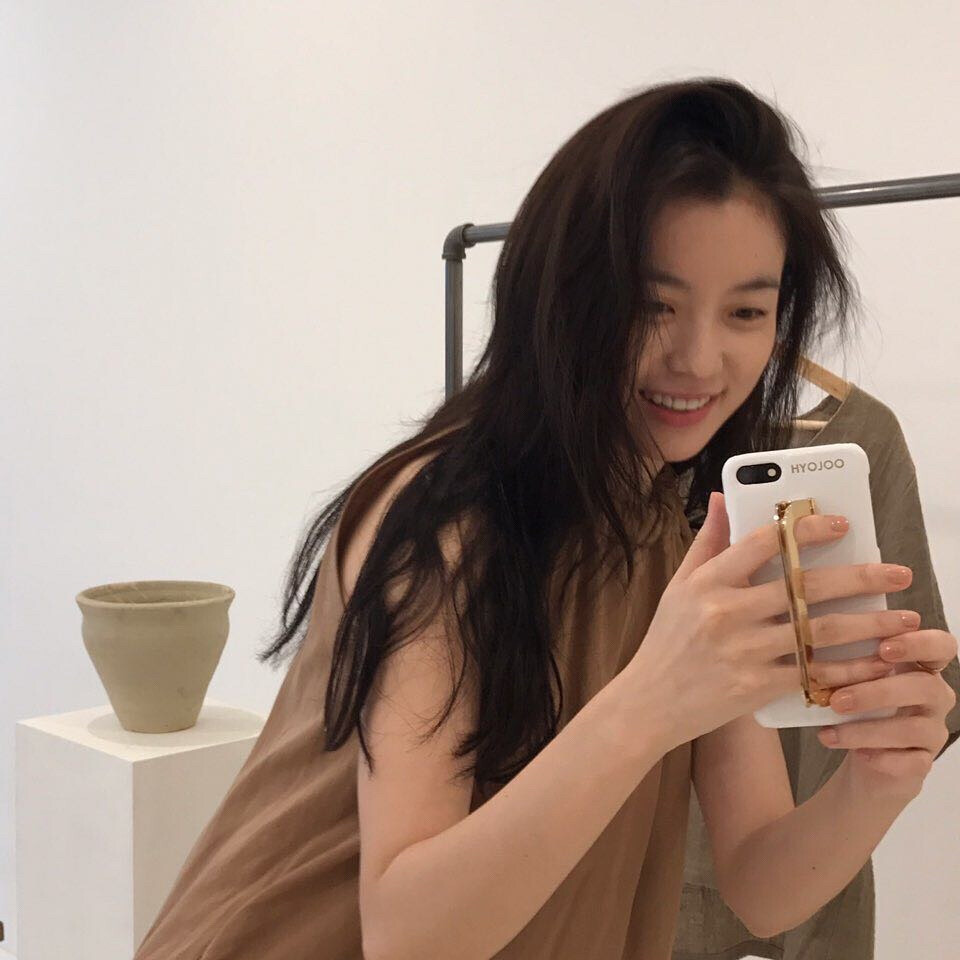 韩孝周 ??
INS ：hanhyojoo222