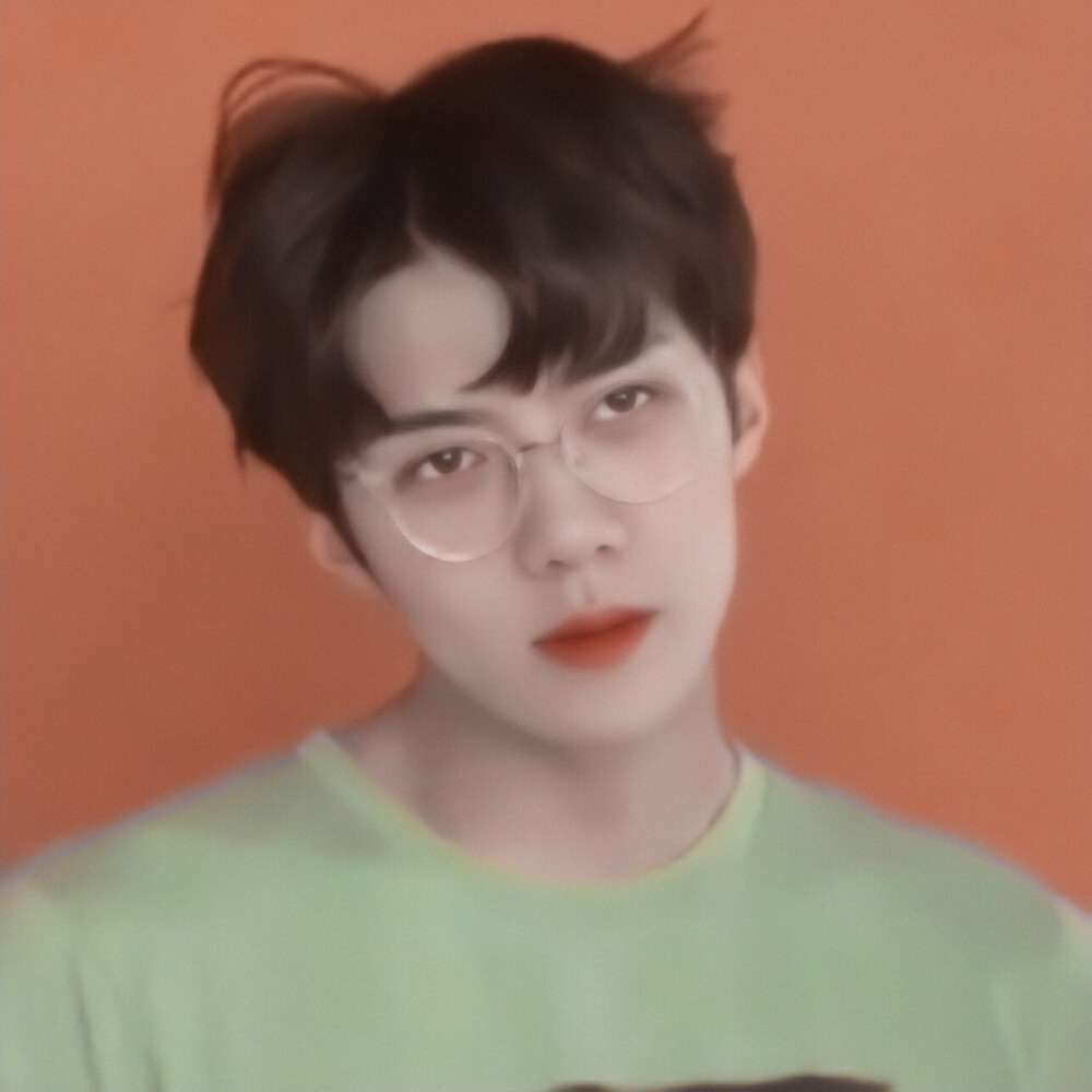 他是我的。
那个人是如此强势地宣告着他的所有权，警告着其他觊觎者。
原截小贤礼丝