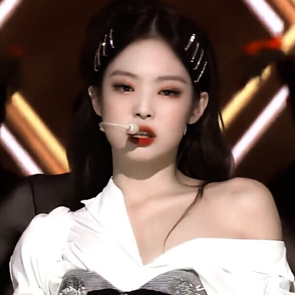  -/：제니 (가) 매우 좋다 solo #金智妮jennie#
又忘记原截了 又好像是不用标?
拿图点赞 二转注明dt小余同学