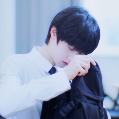 “姐姐 我好像情书忘记带了 可以跟你口头说嘛。”
