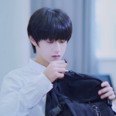 “姐姐 我好像情书忘记带了 可以跟你口头说嘛。”
