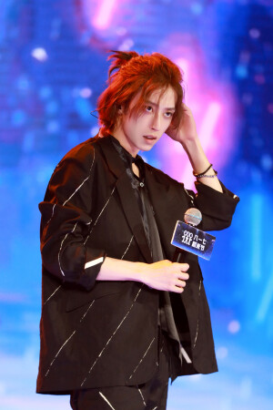 我单方面宣布畅畅是全场最佳（猫鼬）！
刘畅木法沙
817稻米节舞台现场