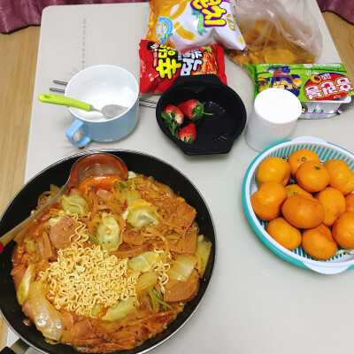 芝士玉米 鱼饼 韩国料理 酸菜鱼 肠粉 杨枝甘露 在家做的部队火锅 铁板牛肉 