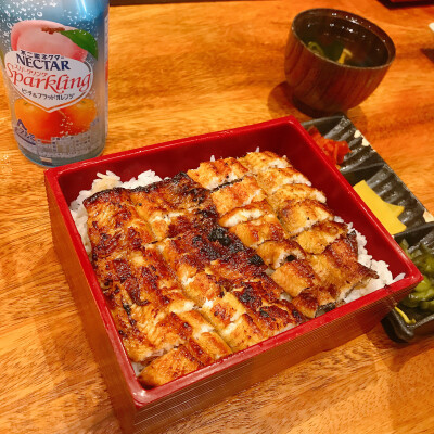 韭菜鸡蛋馅饺子 水饺 猪蹄儿 鹅肝 鳗鱼 鳗鱼饭 虾 甜虾 生鱼片 三文鱼 贝类 章鱼小丸子 米肠汤饭