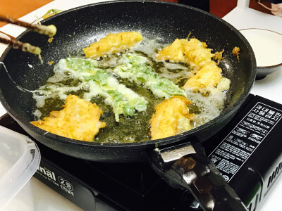 天妇罗 啤酒牛肉卷 炒饭 韩国料理 辣海鲜汤 海鲜葱饼 铁板豆腐 冰淇淋 蛋饼