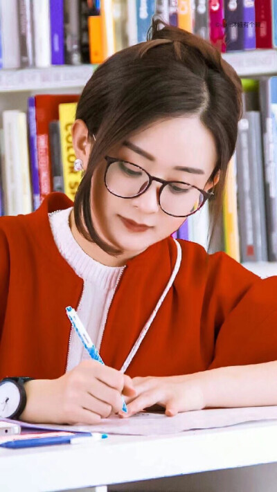 赵丽颖 拿图看简介