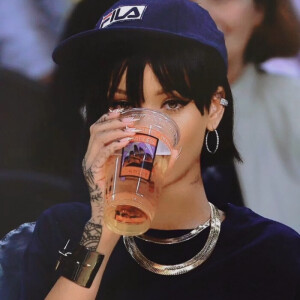 ᴇᴠᴇʀʏᴛʜɪɴɢ's ғɪɴᴇ
 一切都会好起来的，未来值得期待。