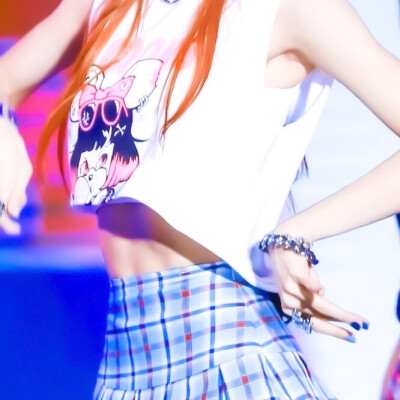 //
Lisa
©️顾陌兮 原cr. FORYOUTHOUSANDSTIMES