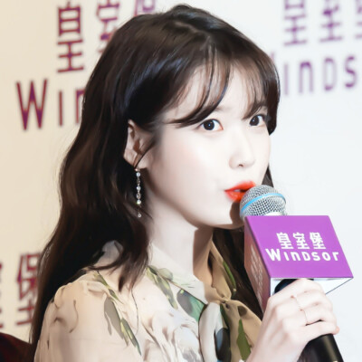 ·李 智 恩 Ⅱby宋允纾
‘ 香 檳 玫 瑰 、
原截©®IU_Bluewing