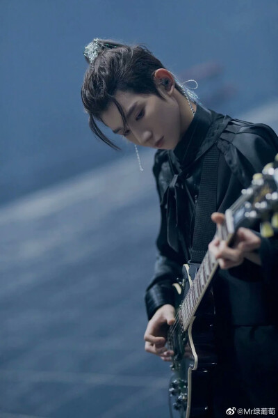 是王源呐
是刚哥呐
是源呐
TFBOYS七周年演唱会图片呐
cr.微博