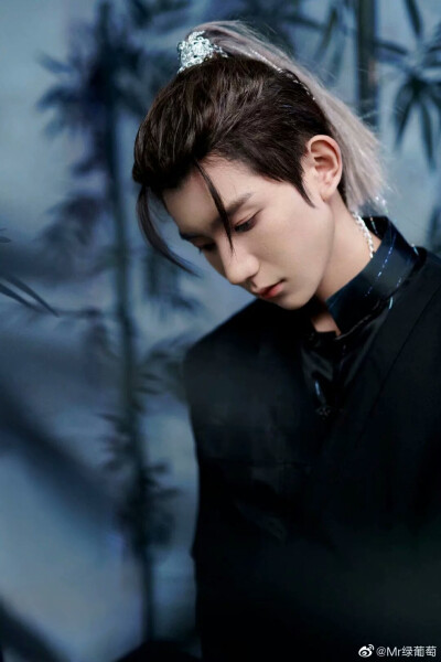 是王源呐
是刚哥呐
是源呐
TFBOYS七周年演唱会图片呐
cr.微博