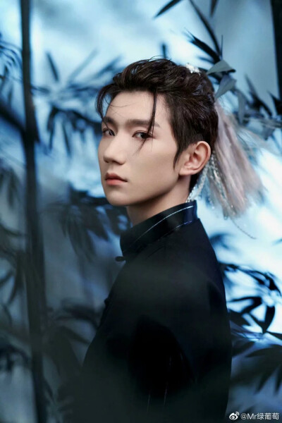 是王源呐
是刚哥呐
是源呐
TFBOYS七周年演唱会图片呐
cr.微博