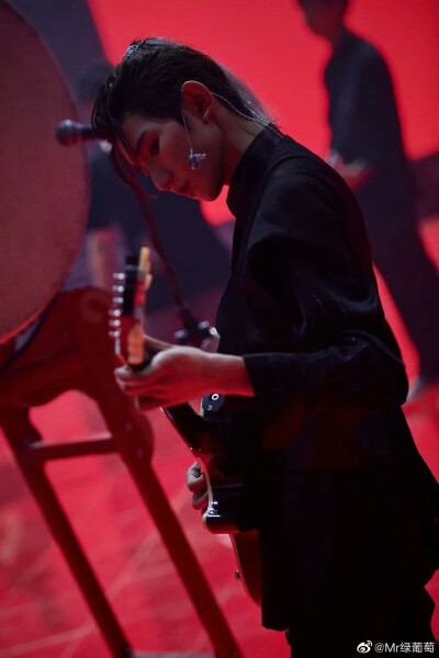 是王源呐
是刚哥呐
是源呐
TFBOYS七周年演唱会图片呐
cr.微博