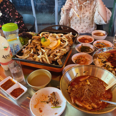 韩式辣鸡爪 烤猪五花肉 烤猪颈肉 冷面 冰淇淋