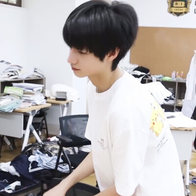 臭屁小孩
朱志鑫