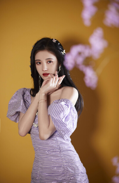 图源鞠婧祎工作室
无水印